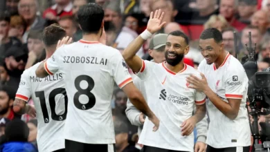 محمد صلاح يحرج "عمر برادة " أمام جمهور مانشستر يونايتد.. الحكاية فيها إقالة ؟